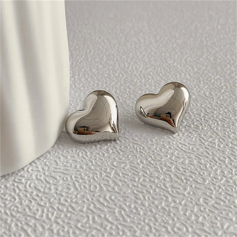 Simple Metal Love Stud Earrings Three-Dimensional Love Gold Color Earrings for Women Trendy Jewelry Women’S Gift Accessories