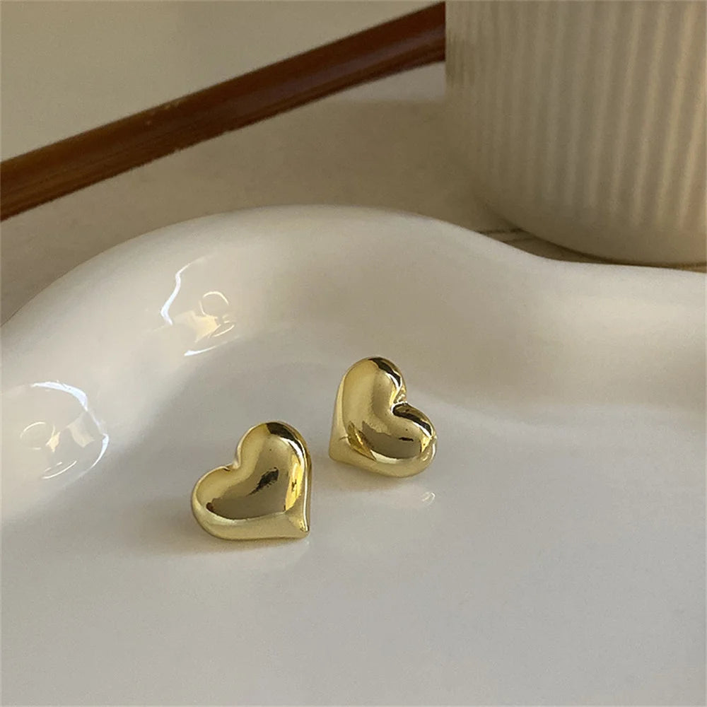 Simple Metal Love Stud Earrings Three-Dimensional Love Gold Color Earrings for Women Trendy Jewelry Women’S Gift Accessories