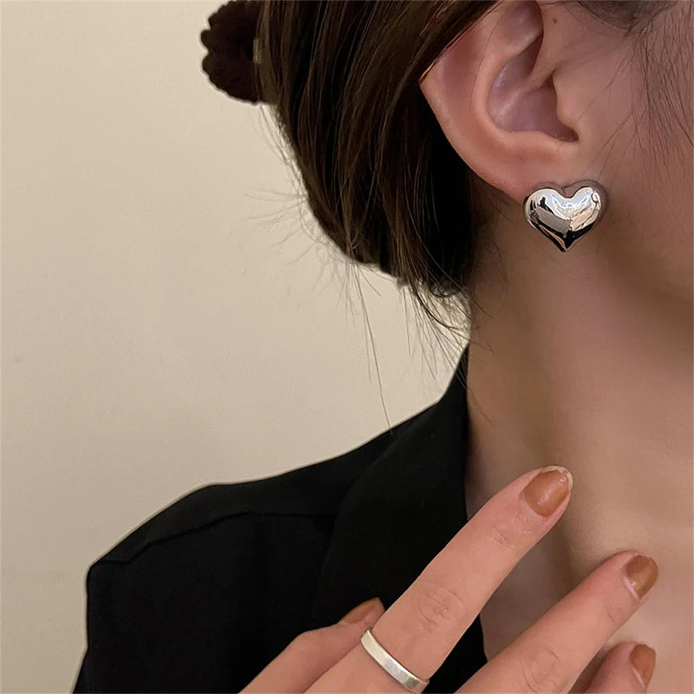 Simple Metal Love Stud Earrings Three-Dimensional Love Gold Color Earrings for Women Trendy Jewelry Women’S Gift Accessories